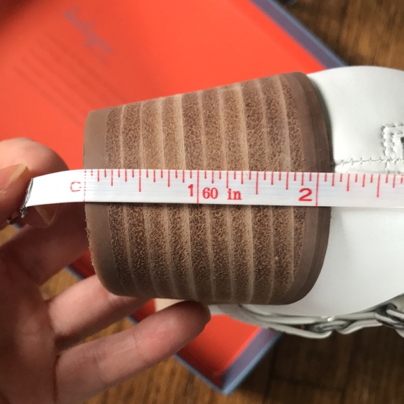 Carlos by Carlos Santana Pointer white pointed toe booties with heel, size 8 - Picture 7 of 10